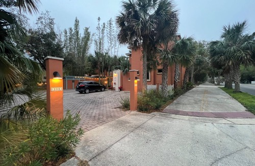 DeLand Apartment | The Studio at Casa Cascada. A ground floor apartment in a stunning oasis
