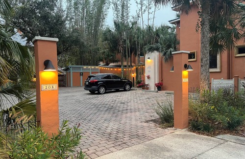 DeLand Apartment | The Studio at Casa Cascada. A ground floor apartment in a stunning oasis