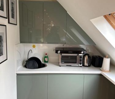 Castle Bytham Bed & Breakfast | The Studio, Bottom Farm