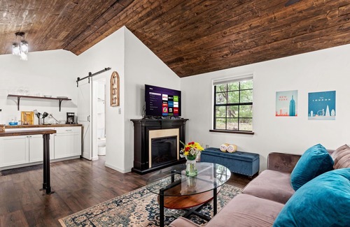 Canyon Lake Cabin | The Studio Cabin - A modern and sleek cabin hideaway