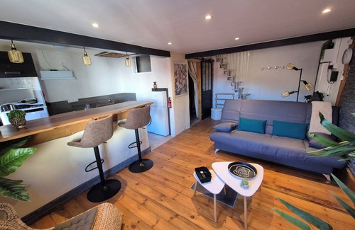 Laragne-Monteglin Apartment | The Studio - Duplex. Fully equipped, ideally located for shopping and tourism.