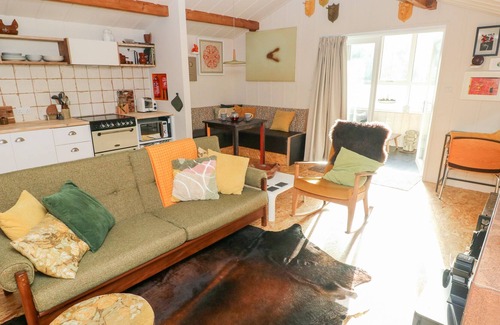 Cilgerran House | THE STUDIO, pet friendly, character holiday cottage in Cilgerran