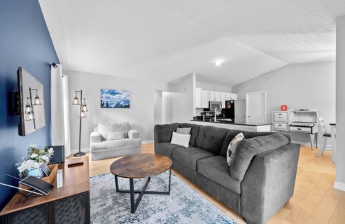 Columbus House | The Suburban Nest - For 6!