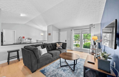 Columbus House | The Suburban Nest - For 6!