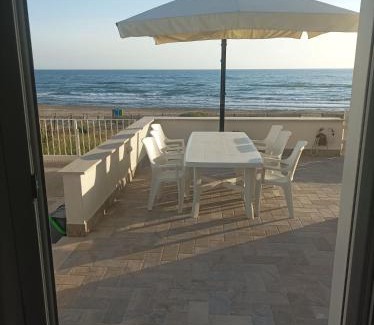 Torvaianica Apartment | the suite on the beach