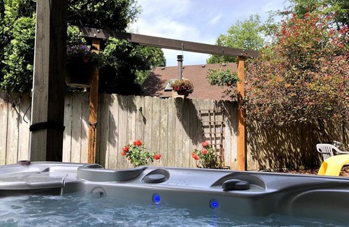 Central Oregon House | The Suite Potato: a splashtastic one room suite