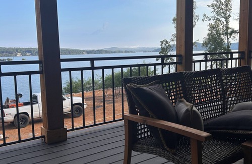 Cherokee House | The Suite RetreatnLife is better at the lake!