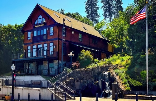 Hood River Condo | The Summit-Luxury three bedroom penthouse in the iconic Horsefeathers building!