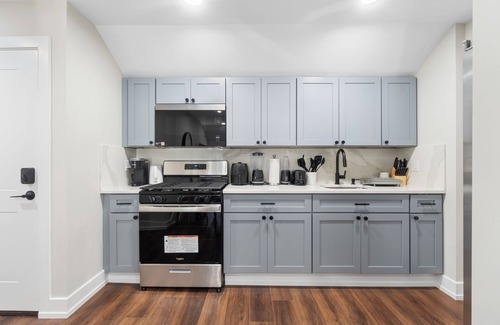 North Bergen Apartment | The Summit Suite W/Parking - 20 Mins to NYC + Walk to Shops