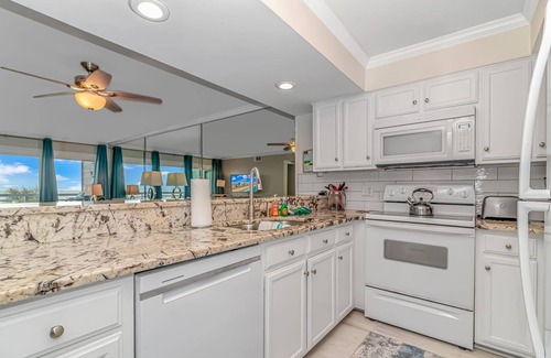 Surfside Beach Condo | The sun is coming back! 3 day minimum 1st floor! n3 night minimum! Five Star!