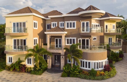 IronShore Estates Villa | The Sun Seeker Villa Ja. 5 Bedrooms in Montego Bay. Fully staffed.