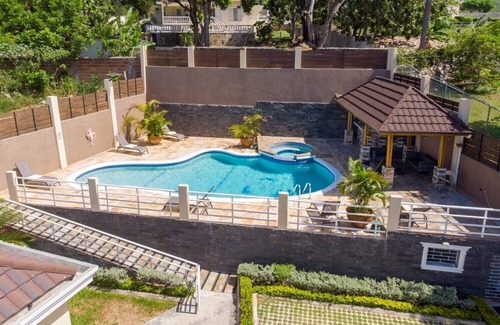 IronShore Estates Villa | THE SUN SEEKER VILLA 6 Bedrooms, fully staffed with butler & private chef.