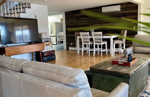 Coventry Lake House | The Sunny Cove Cottage on Coventry Lake