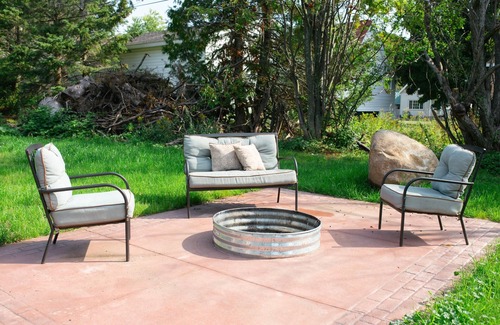 Laurium House | The Sunny Side! Convenient and Sleeps 6!