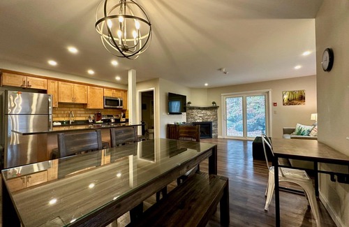 Killington Condo | The Sunup Suite at Killington: 2RM/2BA Condo w/Pool. Bus Route. Discounted Ski Rentals!