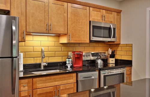 Killington Condo | The Sunup Suite at Killington: 2RM/2BA Condo w/Pool. Bus Route. Discounted Ski Rentals!