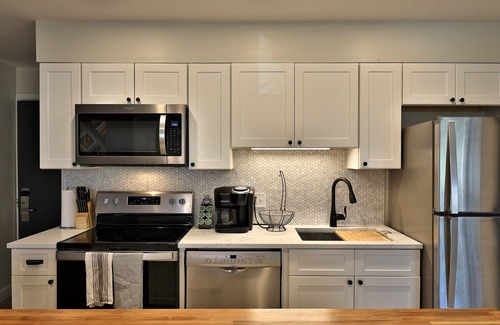 Killington Condo | The Swirl Suite at Killington: Renovated 2RM/2BA Suite. Sleeps 6. Discounted Ski Rentals.