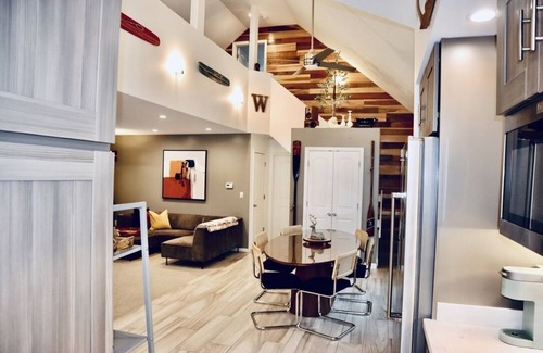 Edinboro House | "The Tahoe" Modern Lake Cottage Retreat~Close to Beach & Lake!