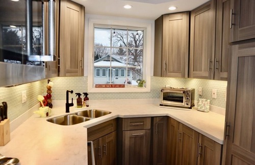 Edinboro House | "The Tahoe" Modern Lake Cottage Retreat~Close to Beach & Lake!