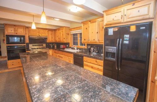 Carnelian Bay House | The Tallac Lodge Hot Tub Walk 2 Beach