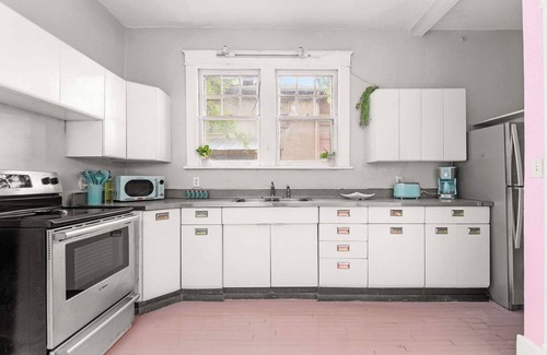 Hillsboro Village House | The Taylor Swift + Dolly Mansion Music Row