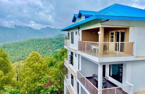 Kumarhatti Bed & Breakfast | The Terrace Retreat by StayVues - Where Serenity Meets Spectacular Views