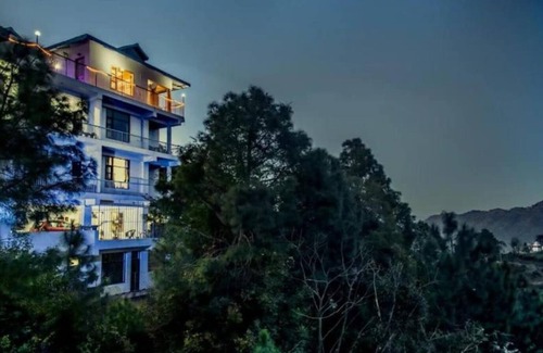 Kumarhatti Bed & Breakfast | The Terrace Retreat by StayVues - Where Serenity Meets Spectacular Views