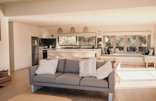 Coles Bay House | The Tides - Luxury Accommodation in Coles Bay