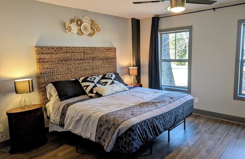 Norwood Cabin | The Tillery Barndo - Two bedrooms/loft, dock, flat lot, spa, trampoline, golf