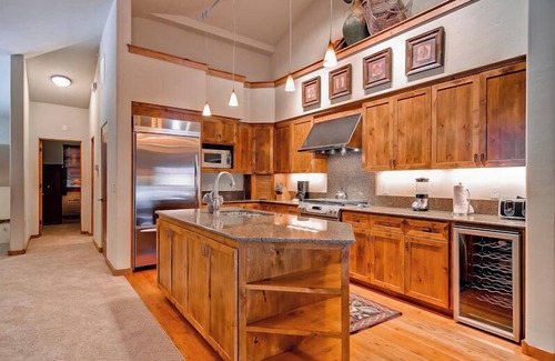 Ketchum Condo | The Timbers Condo 2G - Mountain Views, Walk to Downtown & Pet Friendly