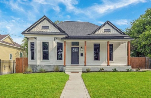 Eastside Promise Neighborhood House | The Time Traveler - Historic Home Downtown SATX