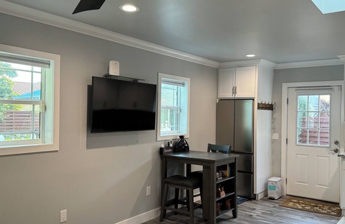 Rancho Palos Verdes Cottage | The Tiny cottage in quite charming. Palos Verdes with AC, WiFi and washer/dryer