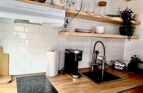 Blackshear-Prospect Hill House | The Tiny Suite . Walk to Austin's Favorites!