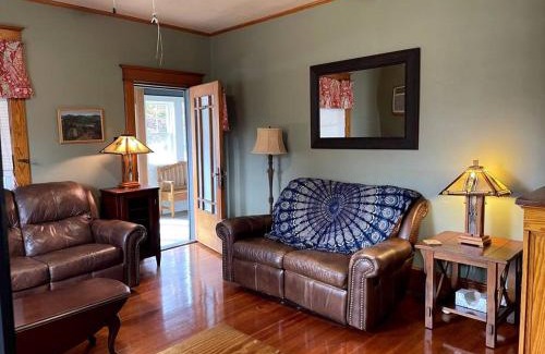 Hunter House | The Tipsy Gypsy