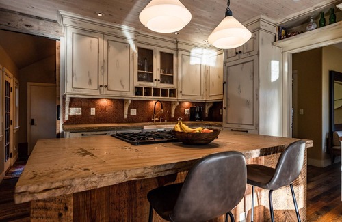 Crested Butte House | The Top Rated Home in Crested Butte! Best Location, Hot Tub & Steam Shower!