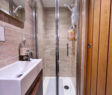 Heybridge House | The Tower, 1 bed 1850's Tiny House