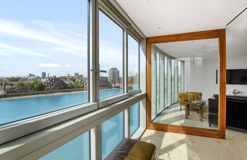 Vauxhall Apartment | THE TOWER: LUXURIOUS LONDON LIVING WITH AWE-INSPIRING VIEWS OF THE THAMES