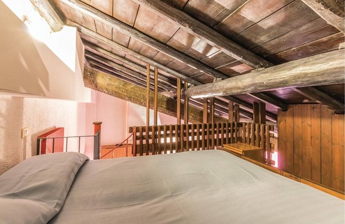 Iseo Apartment | The town of Iseo is located directly on the shores of the homonymous Lake Iseo, 30 km east of the hi