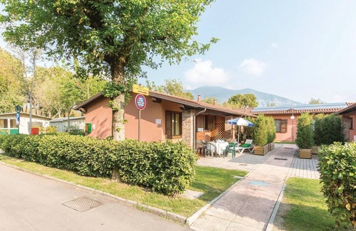 Iseo Apartment | The town of Iseo is located directly on the shores of the homonymous Lake Iseo, 30 km east of the hi