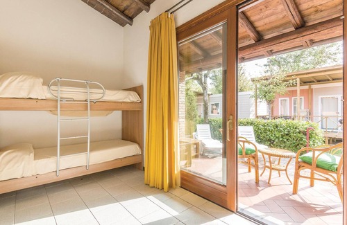 Iseo Apartment | The town of Iseo is located directly on the shores of the homonymous Lake Iseo, 30 km east of the hi