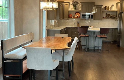 Eugene House | The Track House - 4BR Near UO, Autzen & Hayward, Peaceful & Spacious