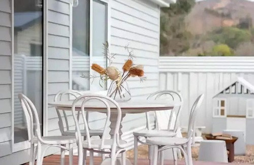 Porepunkah Cottage | The Tradesmans Cottage: Two - Classic alpine cottage with an intricate stonemason frontage.