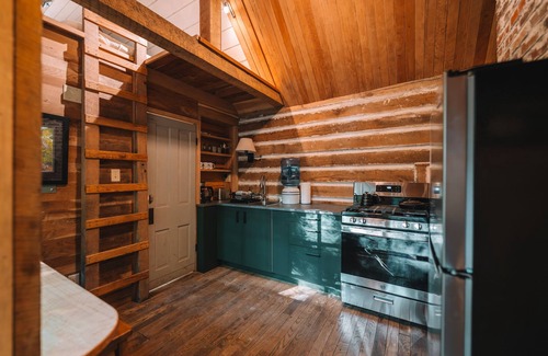 Stanton Hotel | The Tradewinds Treehouse: Family Friendly With A Hot Tub