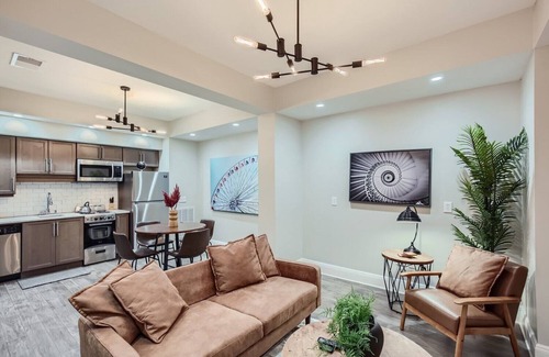 Oak Lawn Apartment | The Tranquil One-Bed - Lemmon 102