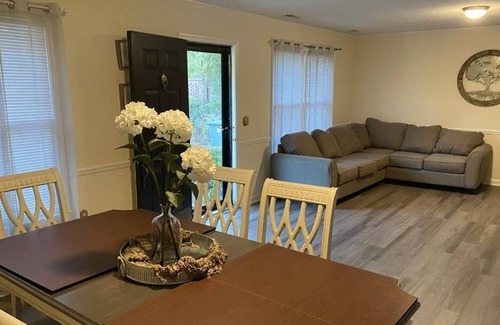 Sumter House | THE TRAVELER'S RETREAT