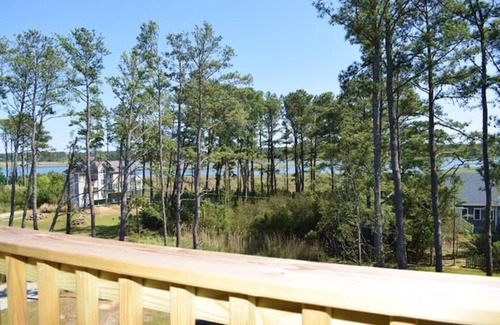 Piney Island House | The Tree House-Close to Beach Beautiful Views!