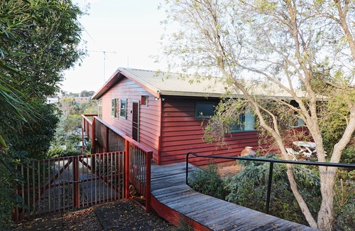 Eden House | The Tree House Eden - 3 Bedroom house with Stunning bushland setting - 2+ nights