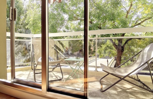 Belfort Apartment | The tree-lined quays