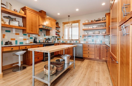 Sweetwater Cabin | The Tree of Life Cabin - Frank Lloyd Wrustic - w/Ideal Beach Access