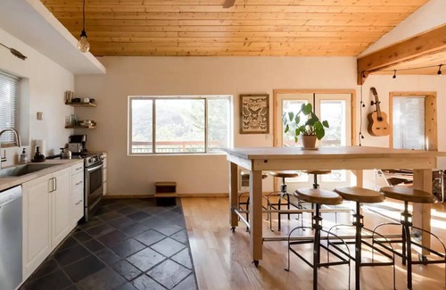 Mount Lemmon Cabin | "The Treehouse" Cozy cabin at Mt. Lemmon with amazing views!